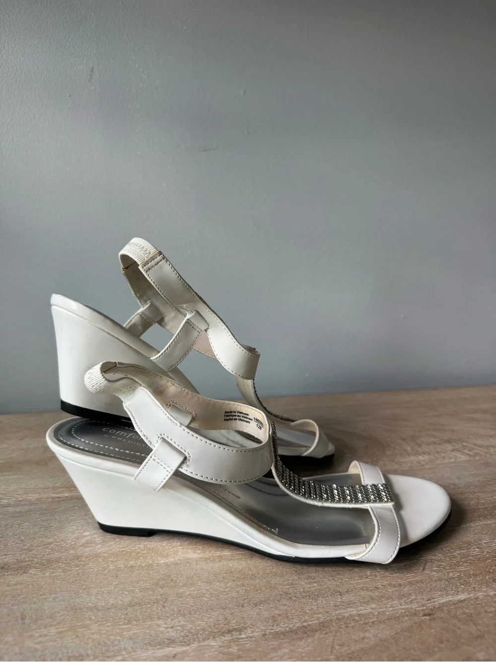 comfort plus by Predictions stunning white